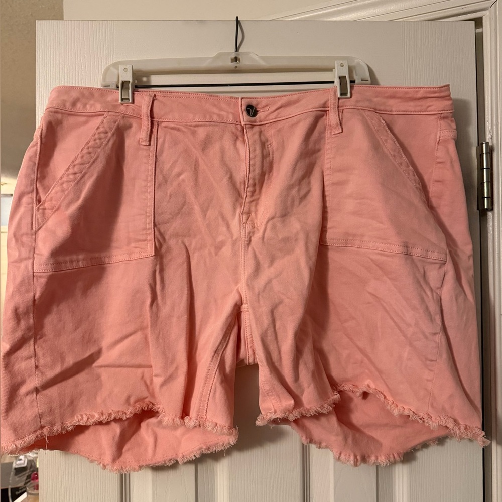Pink/PeachFrayed Hem Women's Casual Shorts